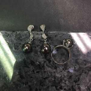 FLASH SALE TODAY ONLY💕 Pearl and Diamond set